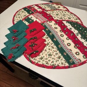 Christmas placemats 3 oval 18x14" quilted holly 8 Napkins Green Red Jingle Bells